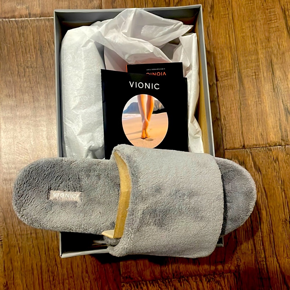 Vionic Dream slippers NIB